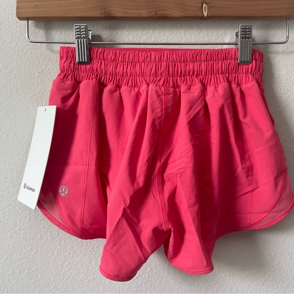 NWT Lululemon Hotty Hot Low-Rise Lined Short 2.5" Glaze Pink Size 6 - Picture 2 of 8
